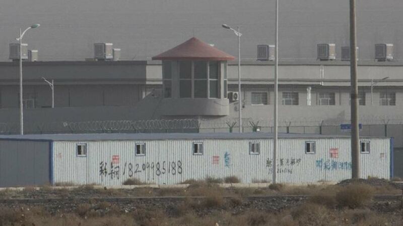 新疆的一所“再教育营” (美联社)